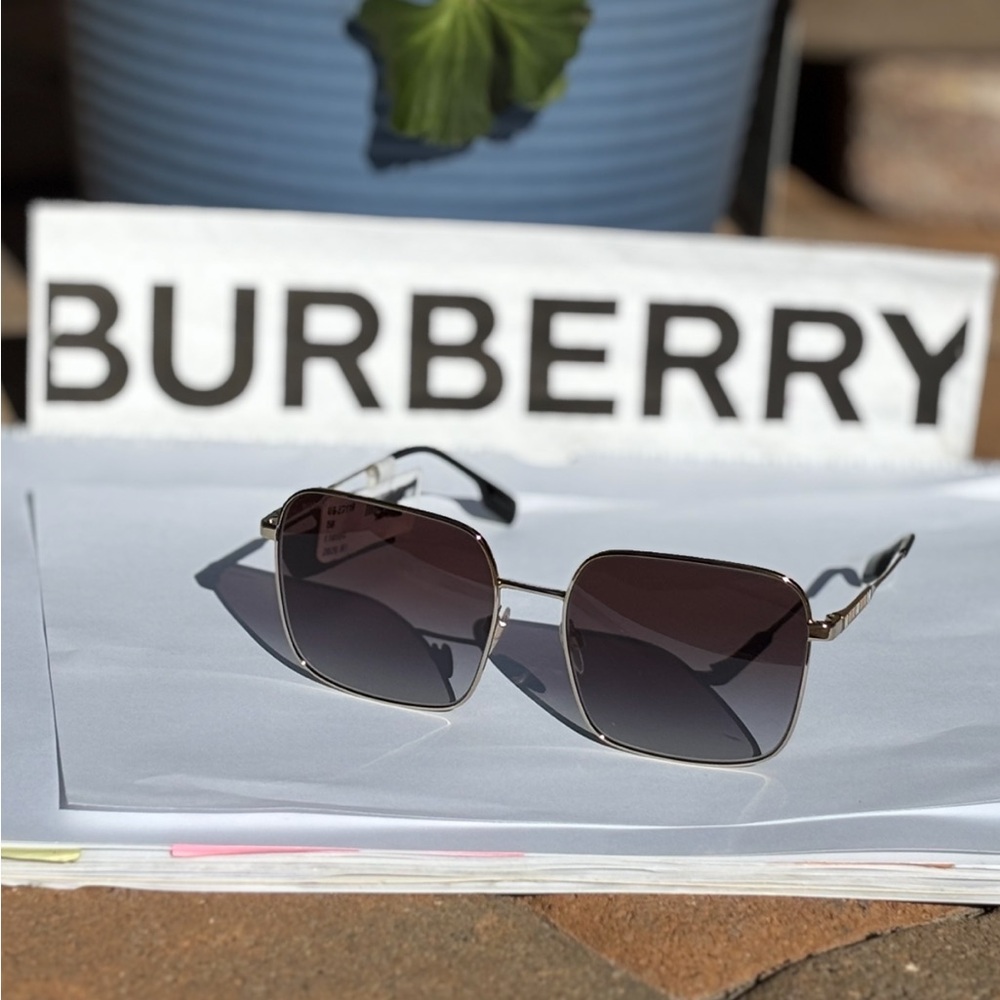 New Burberry B3133 1109/8E Daphne Gold Square Sunglasses - Picture 11 of 13
